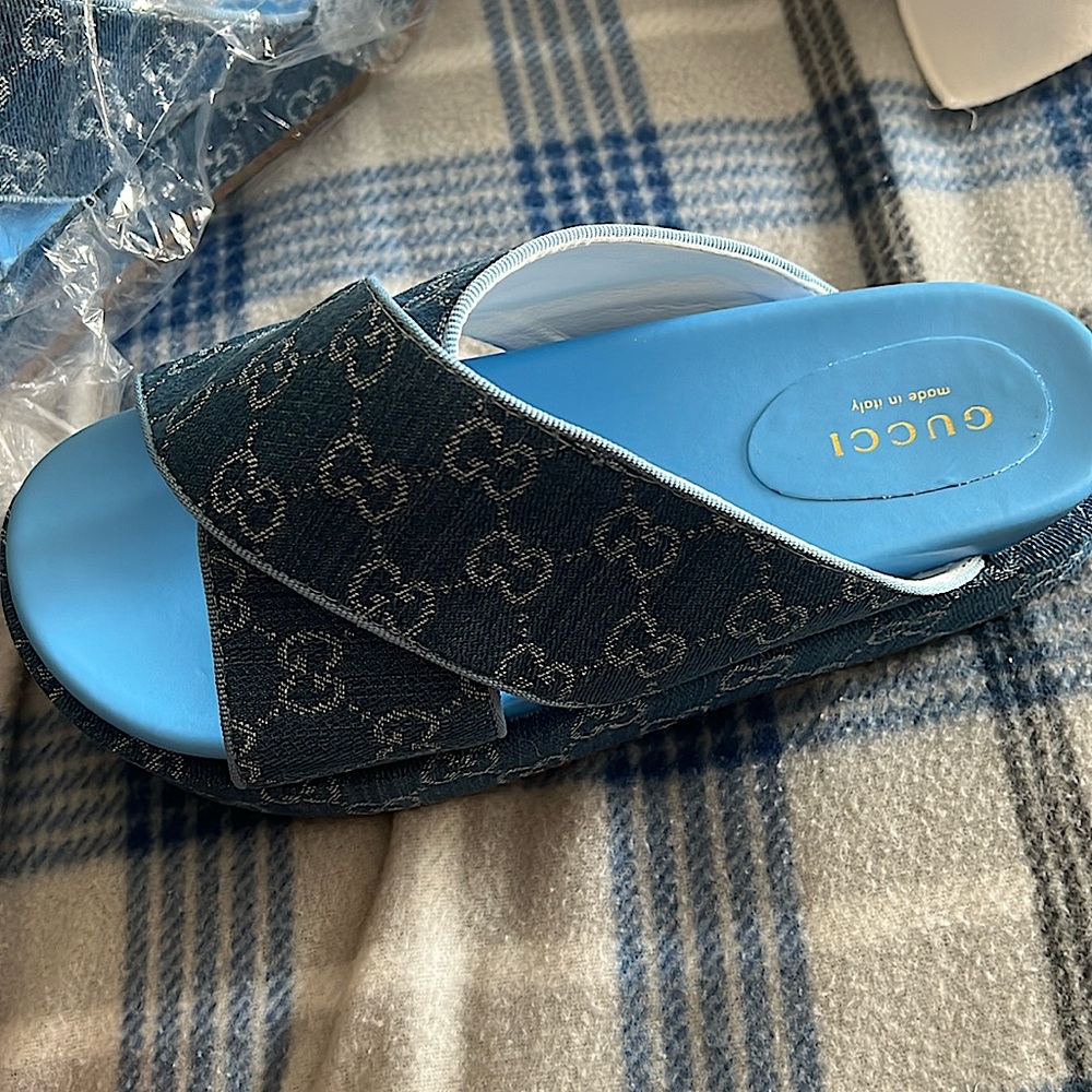 Platform sandal no box